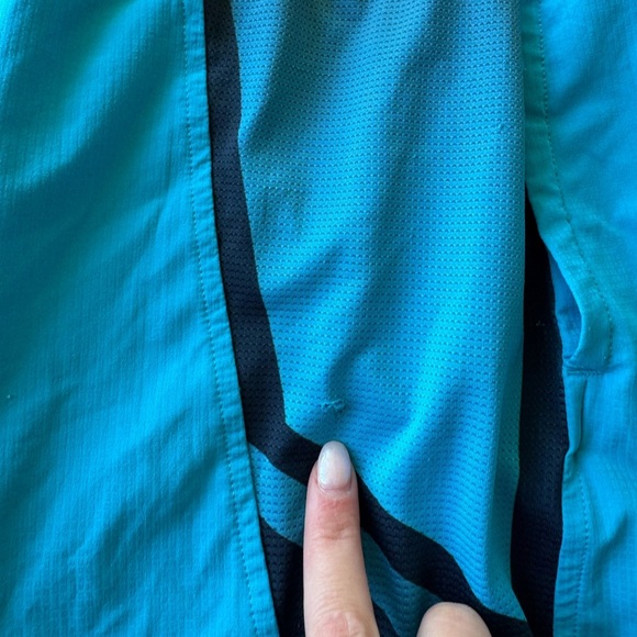 MENS UNDER ARMOUR SHORTS SZ SMALL - Picture 2 of 5